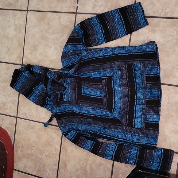 Sweaters - Picture 7 of 7